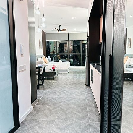 Scarletz Suites Klcc By Luxe Suites كوالالمبور الغرفة الصورة