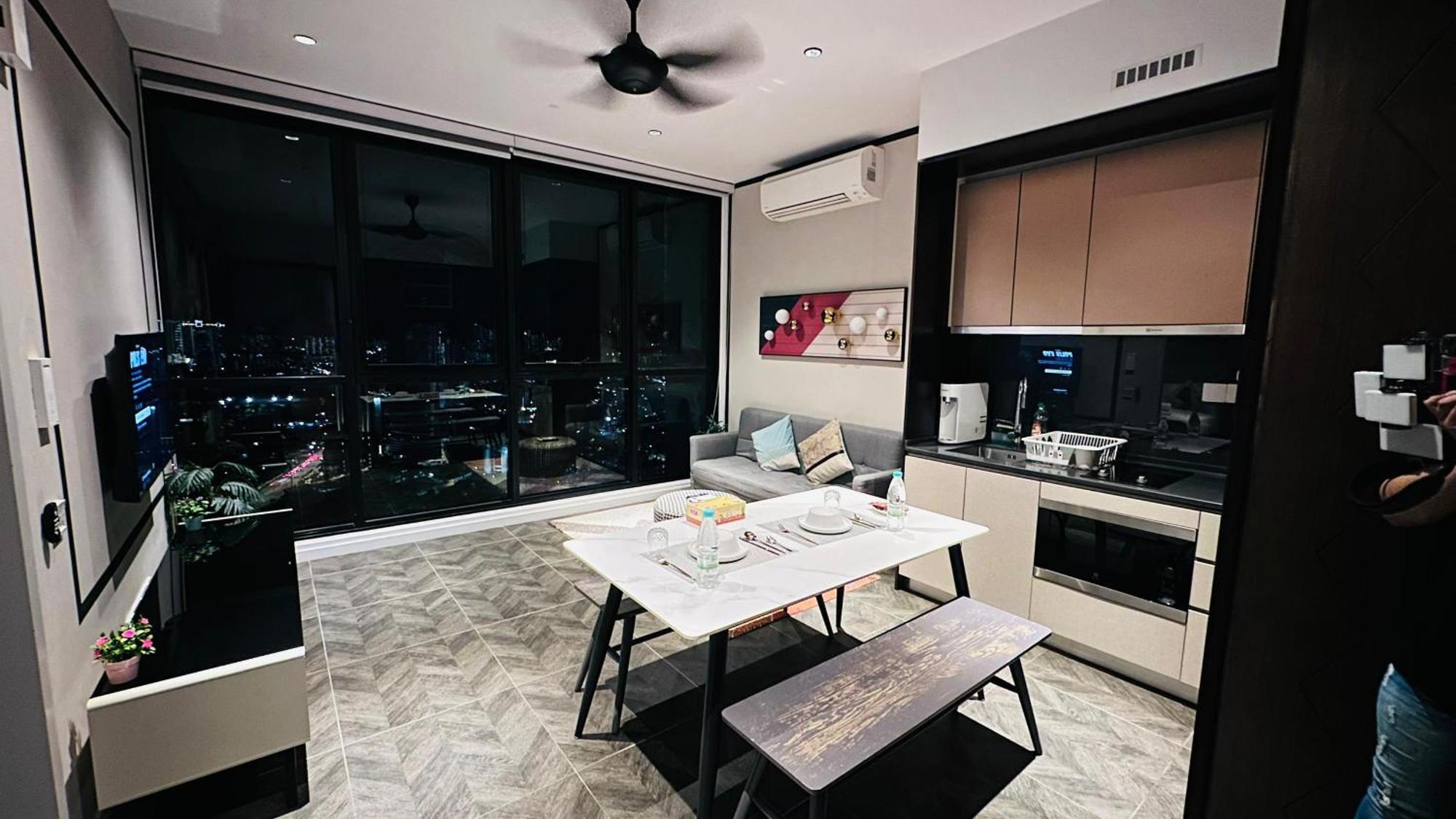 Scarletz Suites Klcc By Luxe Suites كوالالمبور الغرفة الصورة