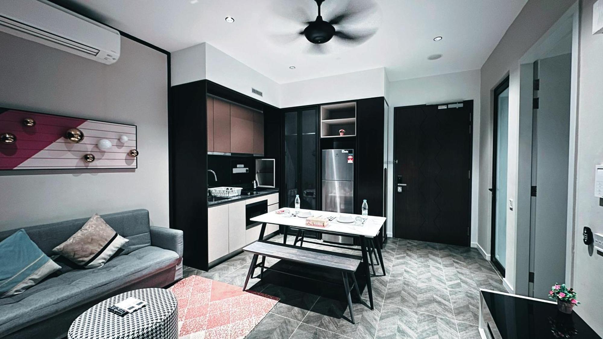 Scarletz Suites Klcc By Luxe Suites كوالالمبور الغرفة الصورة