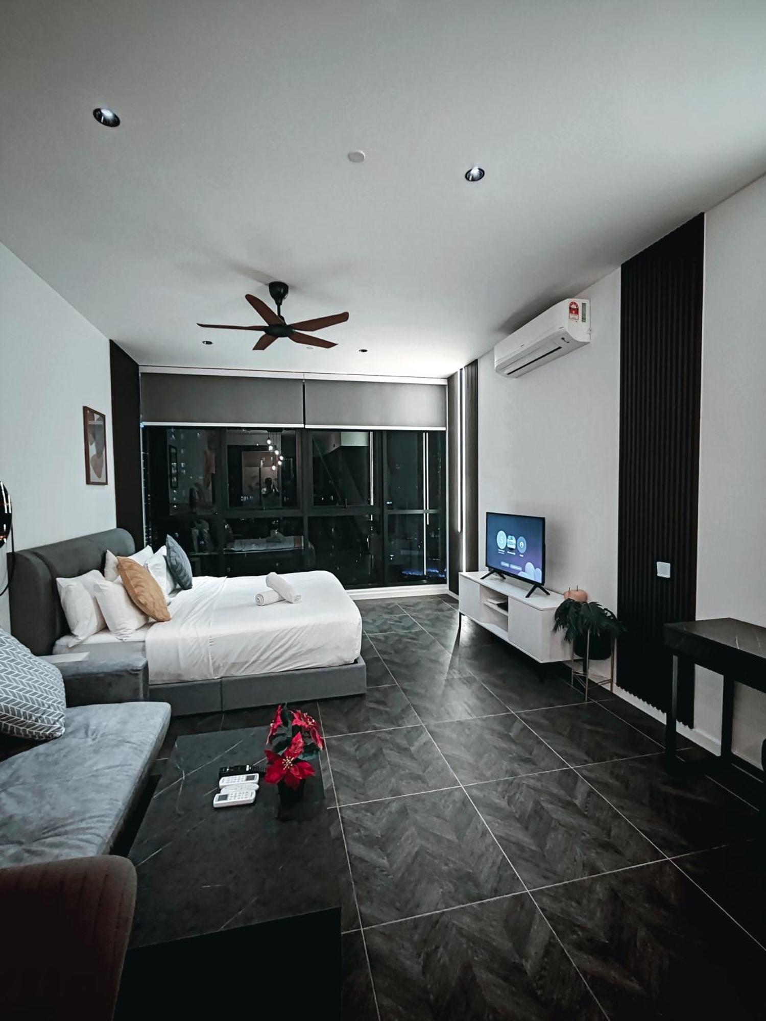 Scarletz Suites Klcc By Luxe Suites كوالالمبور الغرفة الصورة