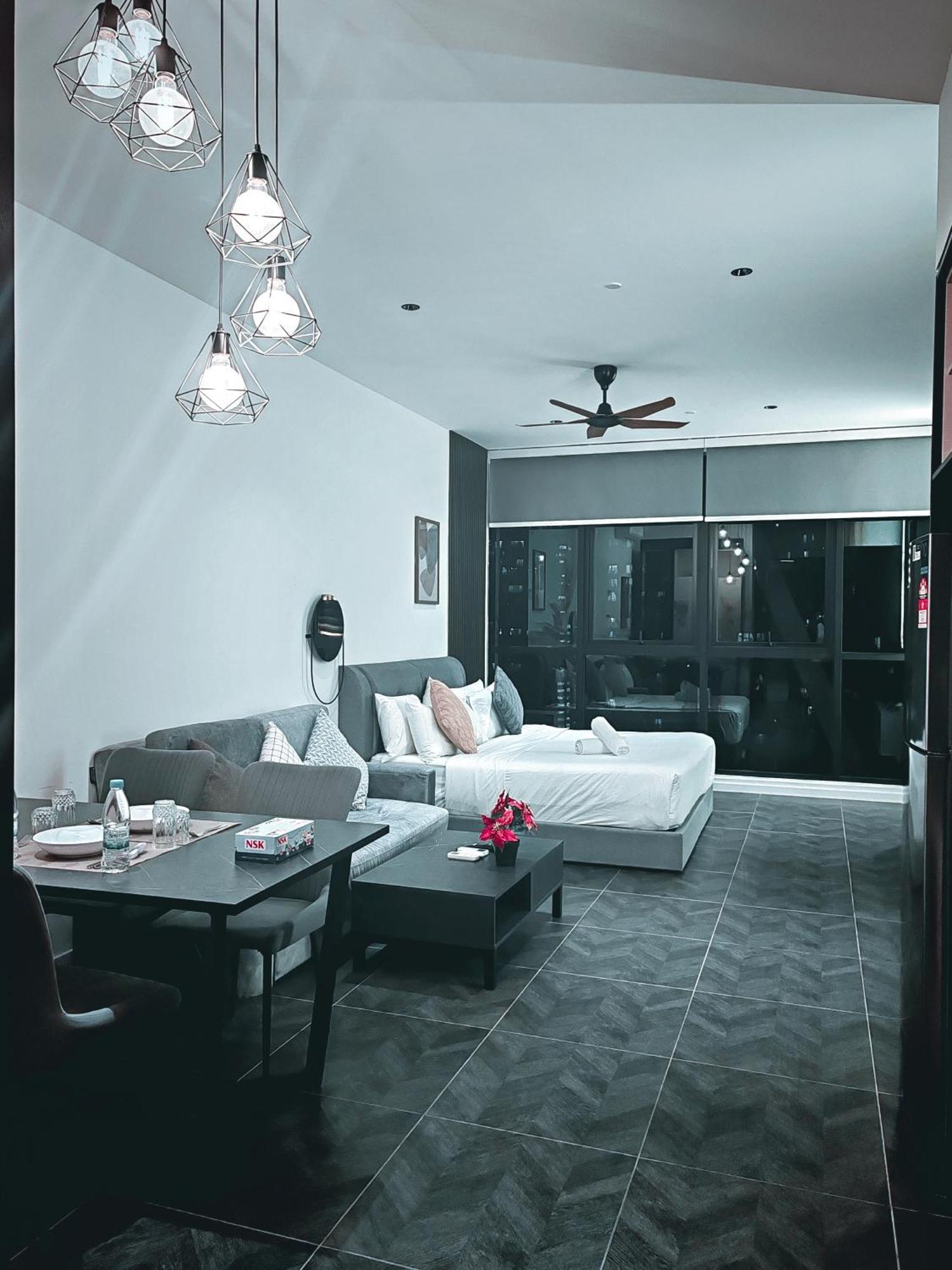 Scarletz Suites Klcc By Luxe Suites كوالالمبور الغرفة الصورة