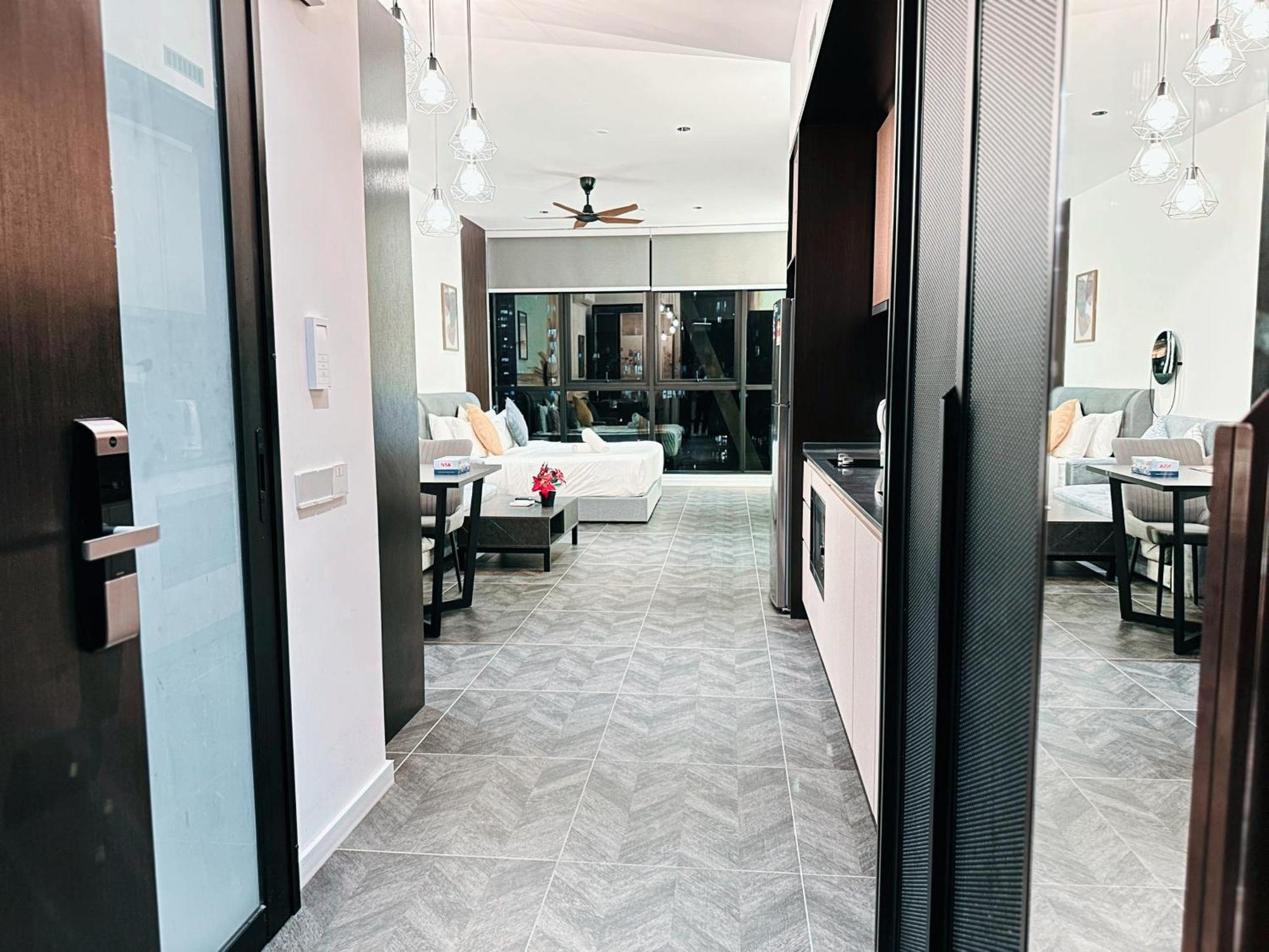 Scarletz Suites Klcc By Luxe Suites كوالالمبور الغرفة الصورة